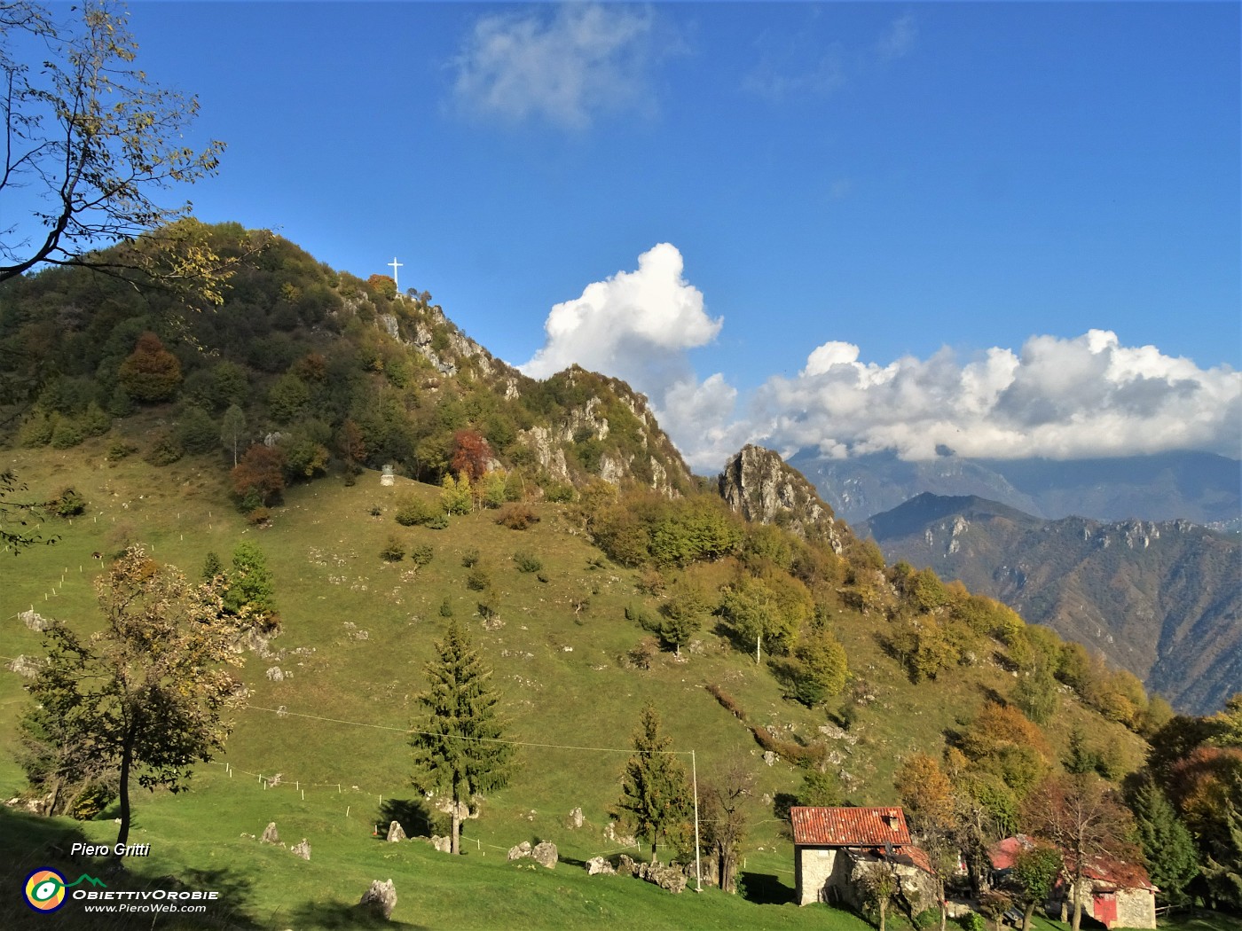 57 Mi abbasso verso il Rif. Monte Zucco.JPG